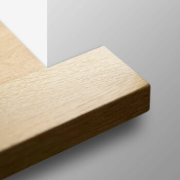 Bild-Ausschnitt einer Eiche Holzfensterbank eckig nach Maß für innen mit Ausklinkung.