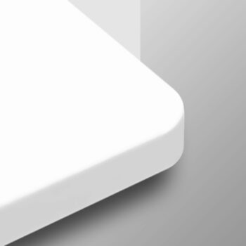 Bild-Ausschnitt einer MDF Fensterbank weiß lackiert nach Maß mit abgerundeter Ecke.