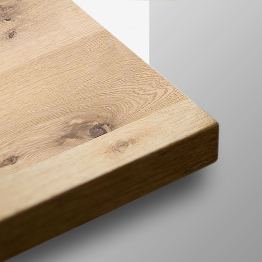 Fensterbank Holz Eiche astig eckig 1 Bild-Ausschnitt einer Eiche astig Holzfensterbank nach Maß eckig mit vorderem Überstand.